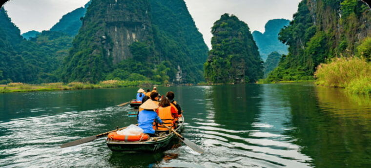hanoi-ninh-binh-full-day-trang-an-hoa-lu-mua-cave-lunch