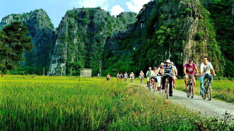 hanoi-ninh-binh-halong-on-land-hoa-lu-tam-coc-mua-cave