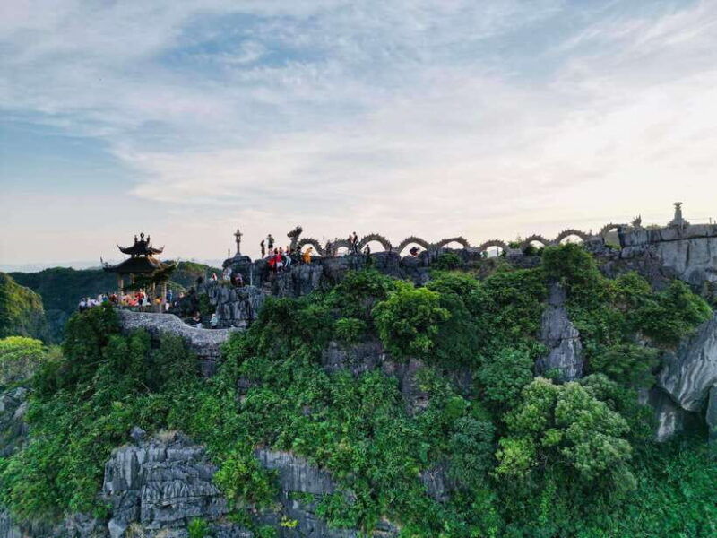 hanoi-ninh-binh-trip-to-bai-dinh-pagoda-trang-an-mua-cave