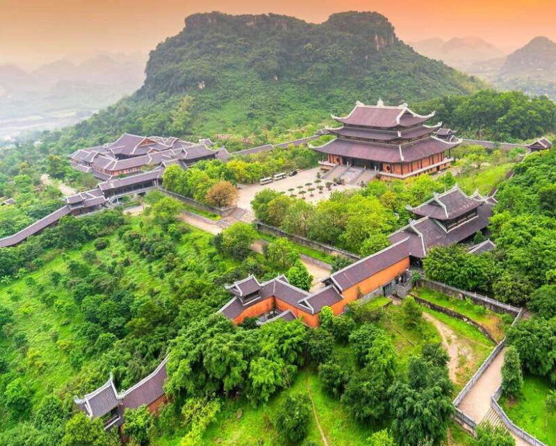 hanoi-ninh-binh-trip-to-bai-dinh-pagoda-trang-an-mua-cave