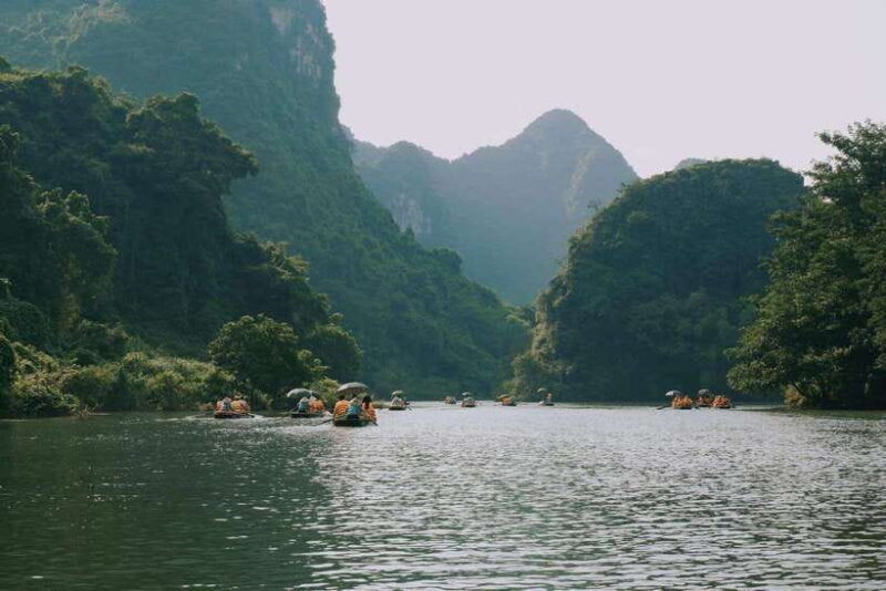 hanoi-ninh-binh-trip-to-bai-dinh-pagoda-trang-an-mua-cave