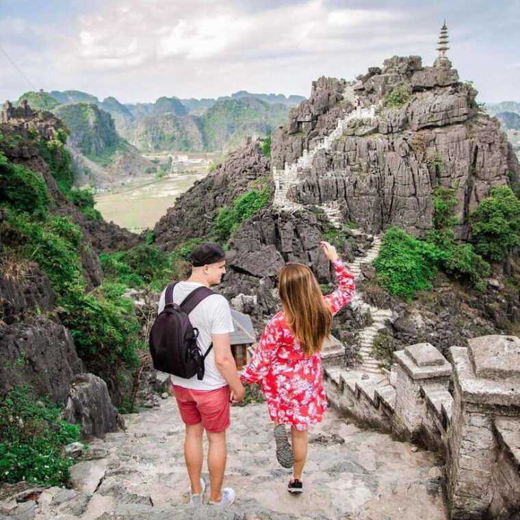 hanoi-ninh-binh-trip-to-bai-dinh-pagoda-trang-an-mua-cave