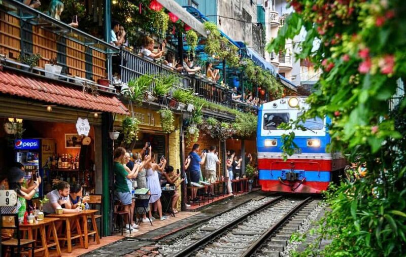 Hanoi: Old Quarter Street Food & Train Track Cafe - Key Points