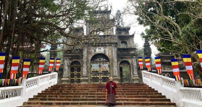 hanoi-perfume-pagoda-and-incense-village-day-tour