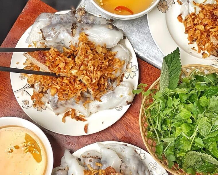 hanoi-private-food-tasting-tour-and-train-street-experience