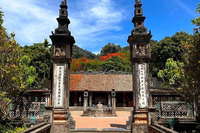 Hanoi: Private Luxury Tour Discover Mua Caves, Trang An & Hoa Lu - FAQs