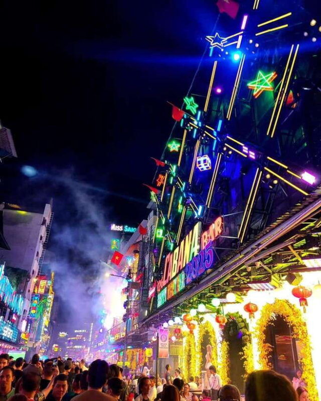 hanoi-private-street-food-walking-tour-in-old-quarter