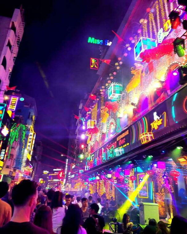 hanoi-private-street-food-walking-tour-in-old-quarter