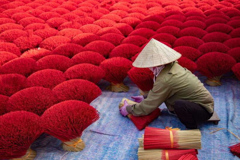 hanoi-quang-phu-cau-incense-village-photography-tour