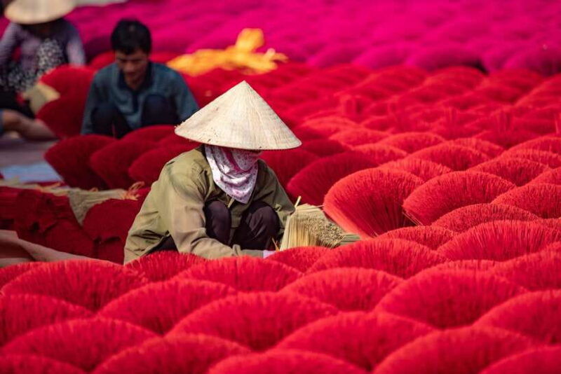 hanoi-quang-phu-cau-incense-village-photography-tour