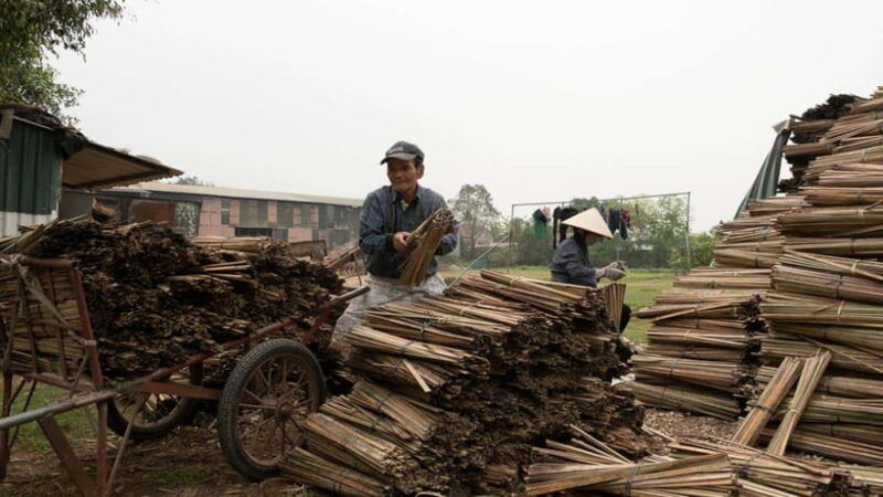 hanoi-quang-phu-cau-incense-village-photography-tour