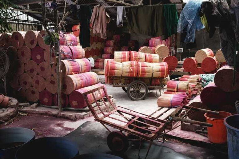 hanoi-quang-phu-cau-incense-village-photography-tour