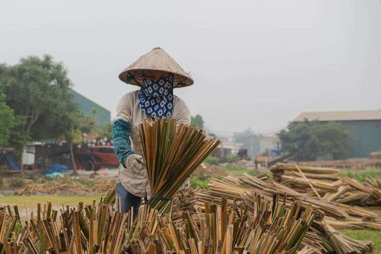 hanoi-quang-phu-cau-incense-village-photography-tour