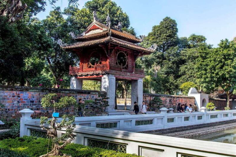 hanoi-ride-to-hanoi-jane-related-attractions-train-street