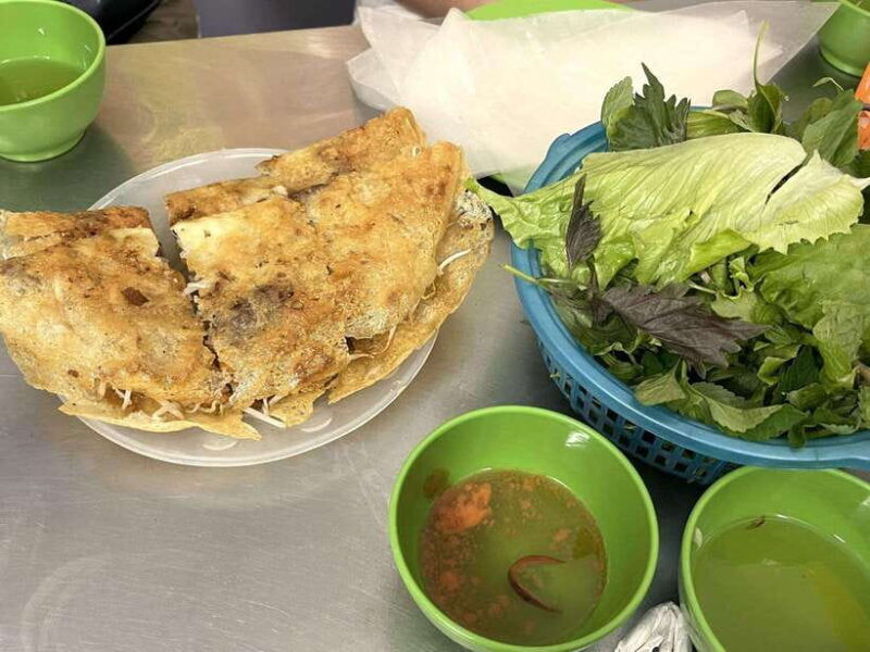 hanoi-street-food-experience-for-vegetarians-train-street