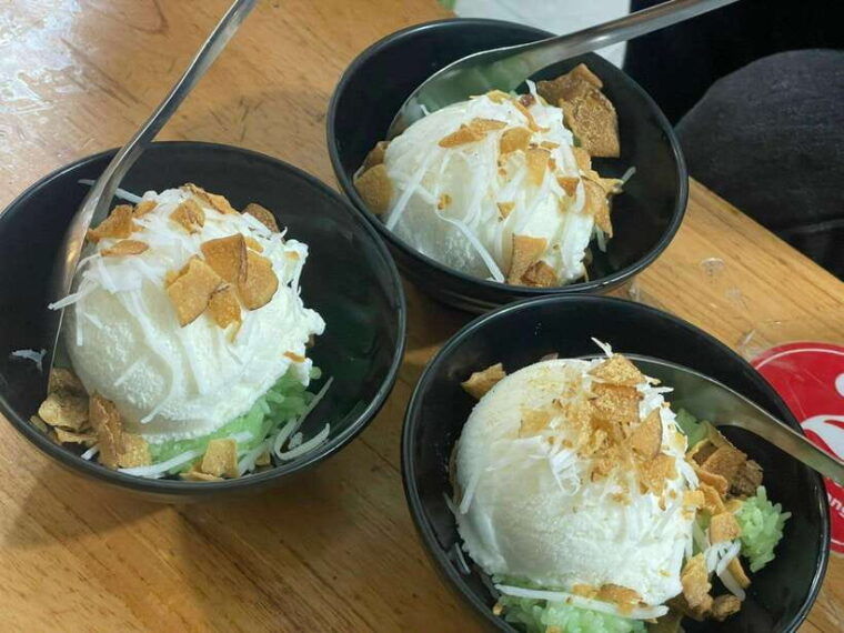 hanoi-street-food-experience-for-vegetarians-train-street