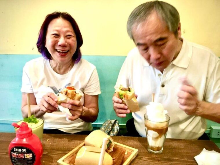 hanoi-street-food-tour-and-experience-hanoi-streets-on-cyclo