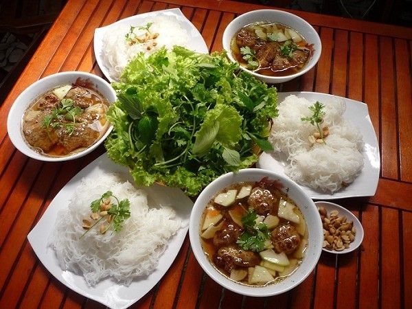 hanoi-street-food-walking-tour-water-puppet-show