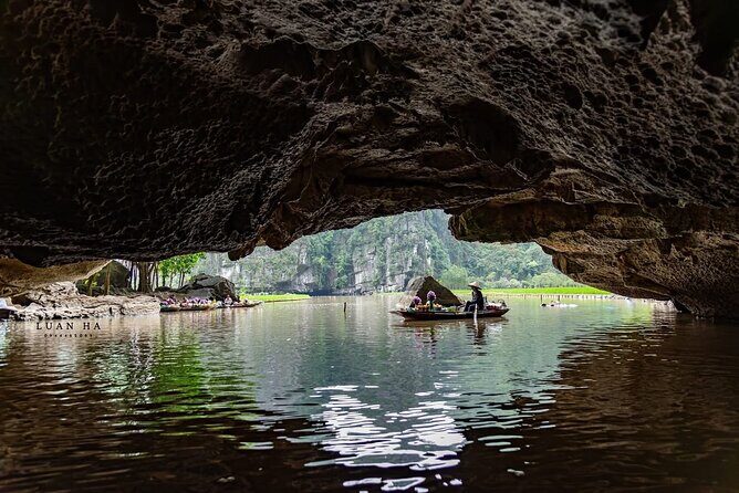 Hanoi to Ninh Binh Day Trip: Mua Cave, Trang An Boat Ride - Lunch - Climbing Mua Cave: Panoramic Views