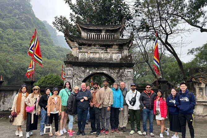 Hanoi to Ninh Binh Day Trip: Mua Cave, Trang An Boat Ride - Lunch - Lunch and Local Culture