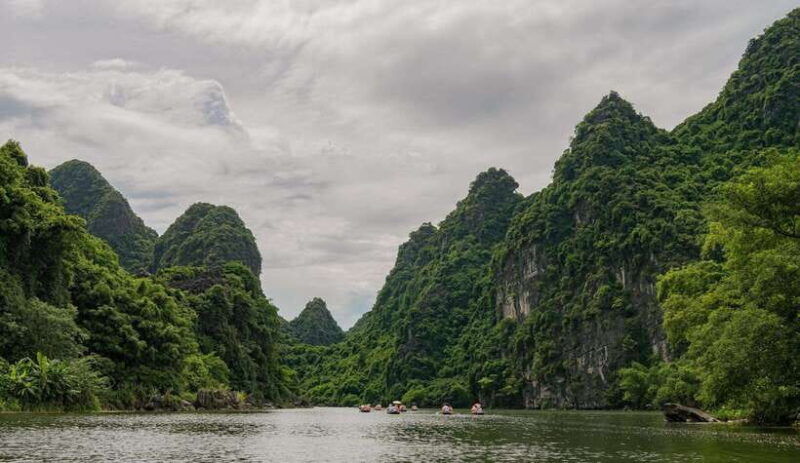 hanoi-to-ninh-binh-private-tour-hoa-lu-trang-an-mua-caves