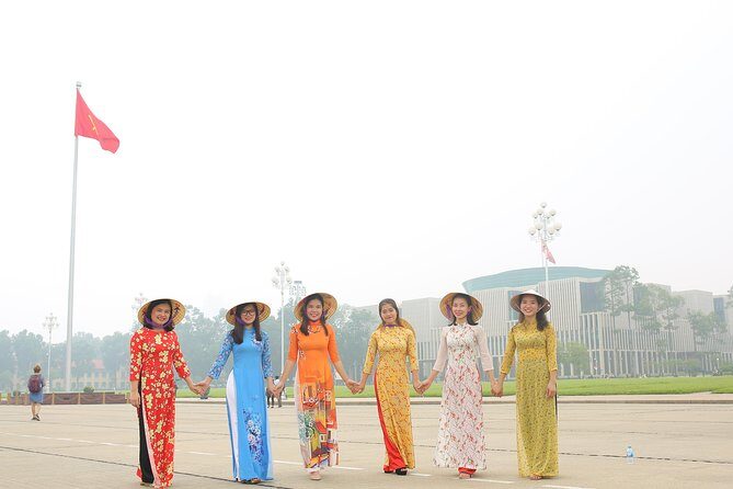 Hanoi: Tradditional Ao Dai & Non La Rental - The Sum Up