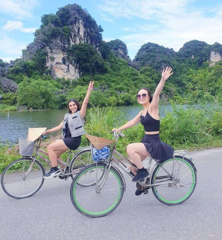 hanoi-trang-an-hoa-lu-and-mua-cave-1-day-trip-with-lunch