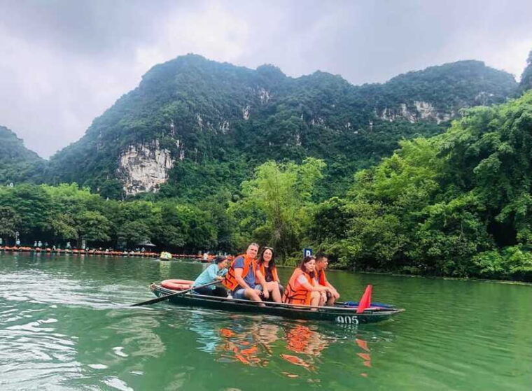 hanoi-trang-an-hoa-lu-and-mua-cave-1-day-trip-with-lunch