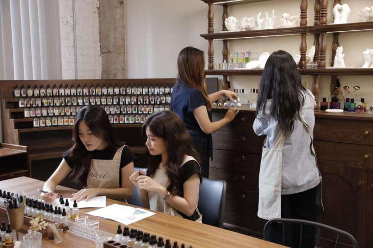 hanoi-vietnam-scents-perfumery-class