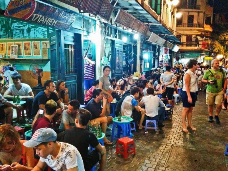 hanoi-walk-and-taste-unique-street-food