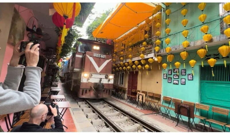 Hanoi: Walking Street Food & Train Street Culture Tour - Key Points