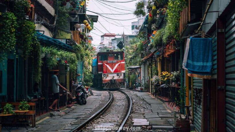 hanoi-war-remnants-museum-and-train-street-on-scooter-tour