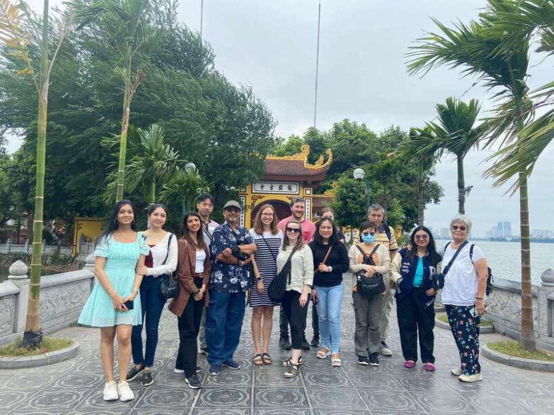 hanoi-water-puppet-show-puppet-making-village-day-trip