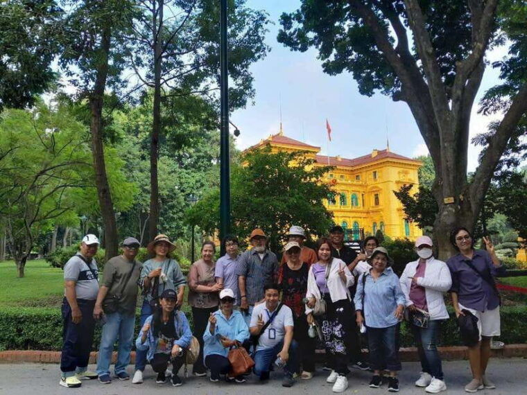 hanoi-water-puppet-show-puppet-making-village-day-trip