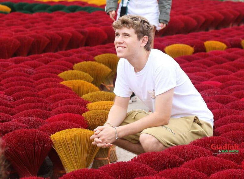 hanois-artisan-trailincense-villagehatlacquer-train-st