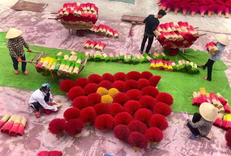 hanois-artisan-trailincense-villagehatlacquer-train-st