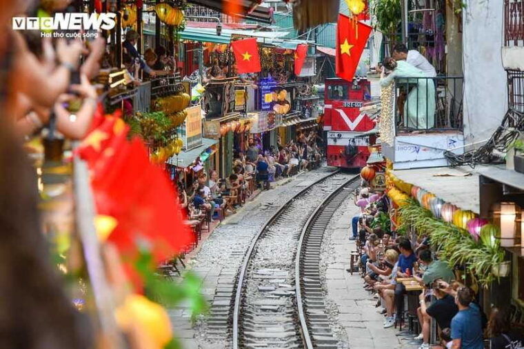 hanois-must-visit-spots-untold-tales-from-the-vietnam-war