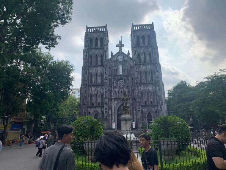 hanois-railway-more-than-just-a-train