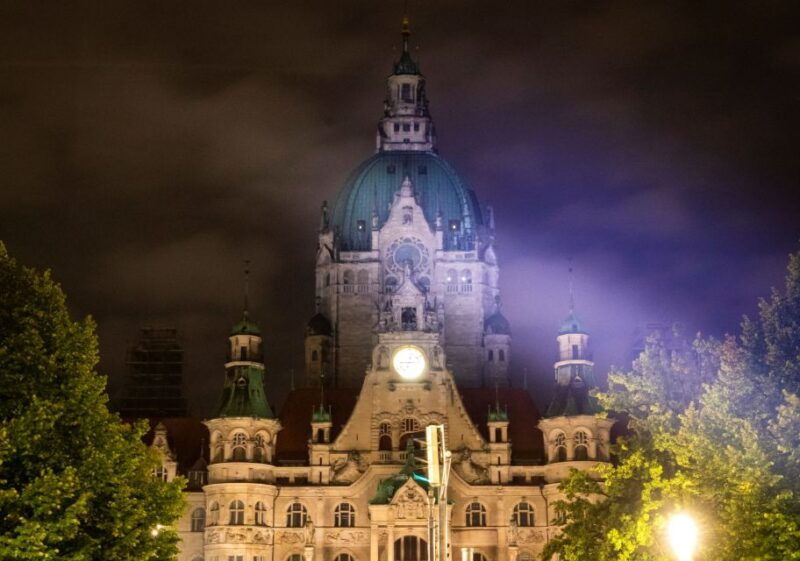 hanover-flashlight-guided-walking-tour-at-night