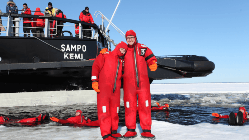 haparanda-tornio-icebreaker-sampo-cruise-with-ice-floating