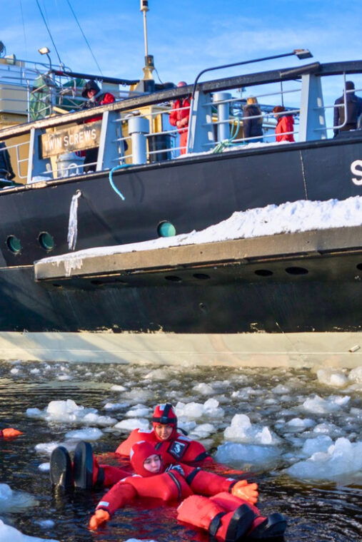 haparanda-tornio-icebreaker-sampo-cruise-with-ice-floating