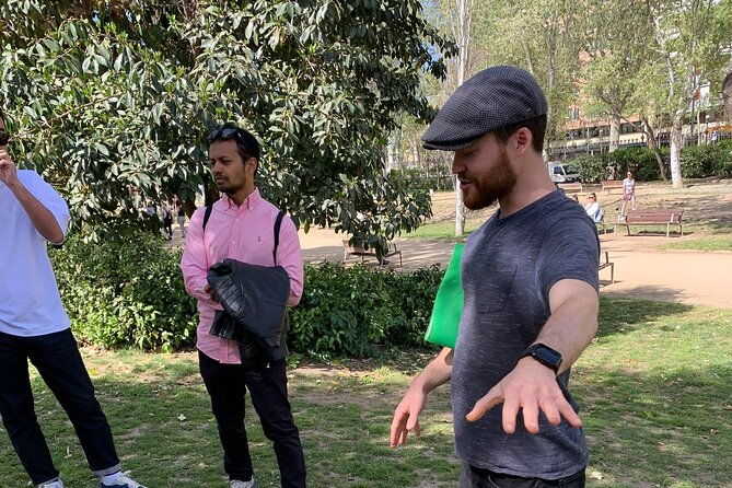 happiness-walking-tour-in-barcelona