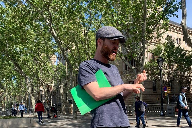 happiness-walking-tour-in-barcelona