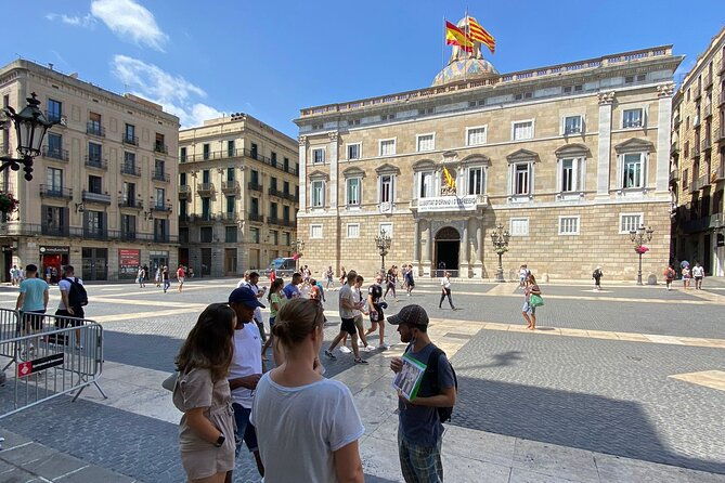 happiness-walking-tour-in-barcelona