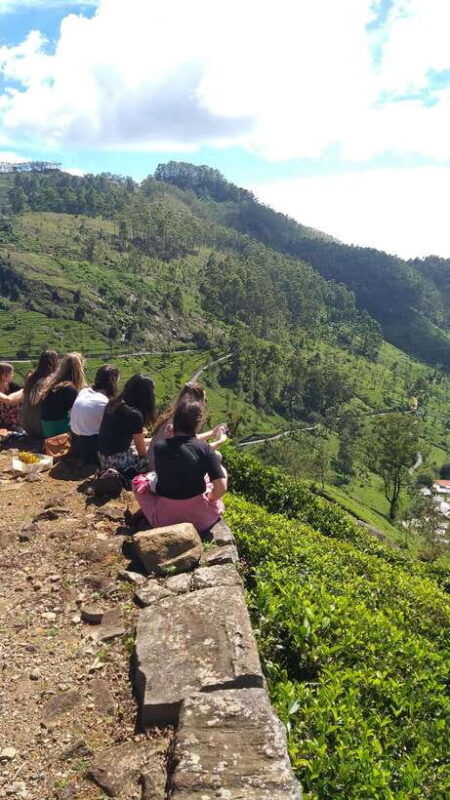 haputaleglorious-tuk-tuk-ride-to-liptonsseat-tea-factory