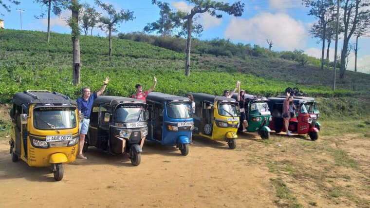 haputaleglorious-tuk-tuk-ride-to-liptonsseat-tea-factory