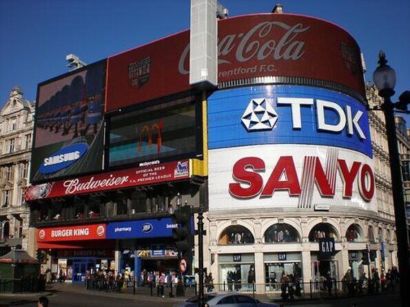 Hard Rock Cafe Piccadilly Circus with Set Menu for Lunch or Dinner - Key Points