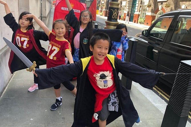 harry-potters-magical-black-taxi-tour-london-3