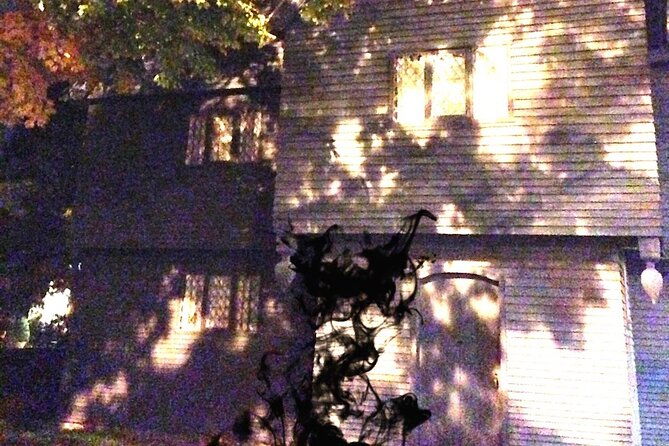 haunted-footsteps-ghost-paranormal-salem-tour-2