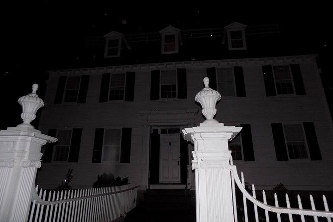 haunted-footsteps-ghost-paranormal-salem-tour